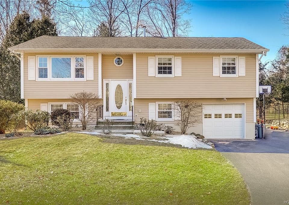 1st image of 30 Lancaster Dr
