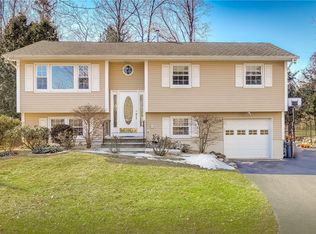 30 Lancaster Dr, Suffern, NY 10901
