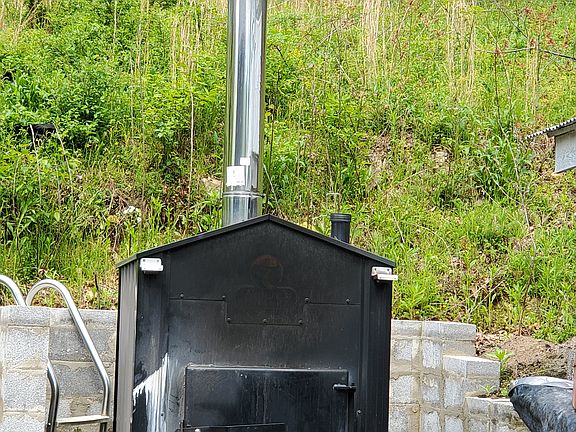 Outdoor wood stove 