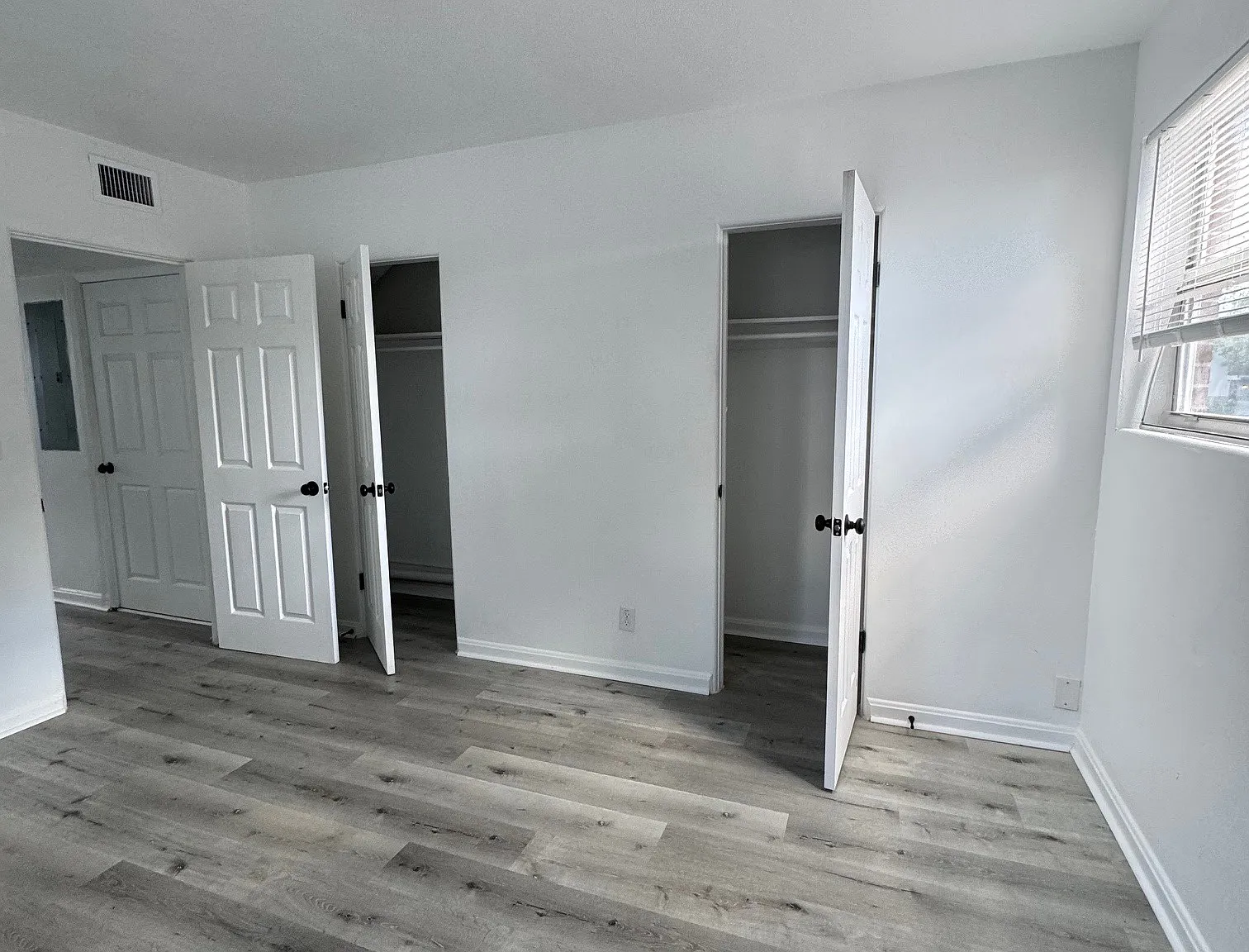 5452 Playa Way - 2 — Photo 3