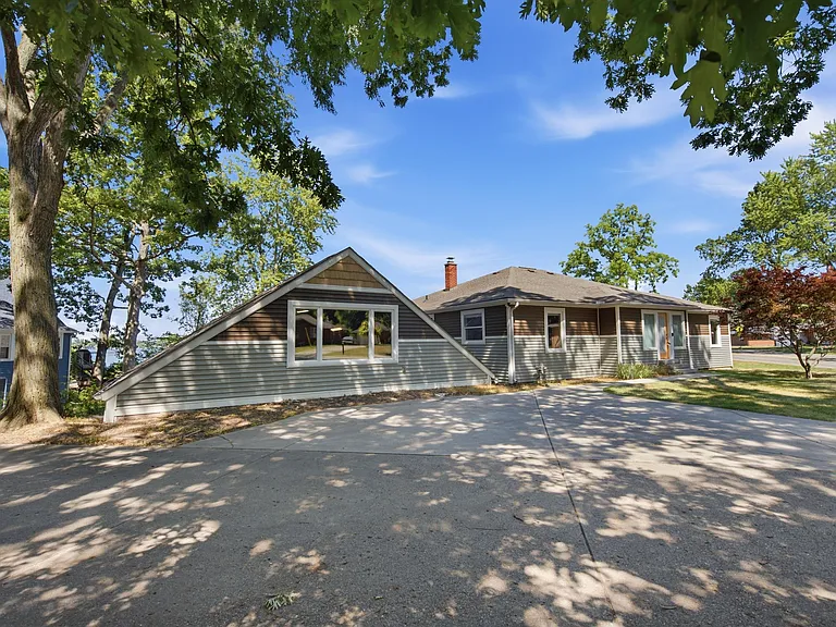 2200 S Long Lake Rd — Photo 34