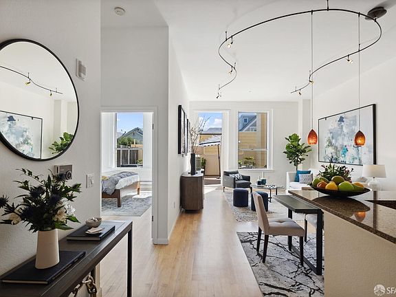 5th image of 317 29th St APT 204