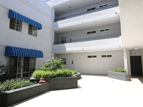 2nd image of 4455 Hazeltine Ave APT 207