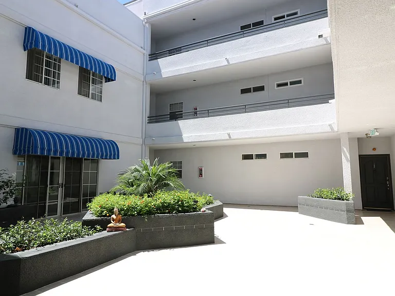 4455 Hazeltine Ave #207 — Photo 2