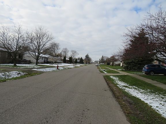 4th image of 2135 Garry Dr