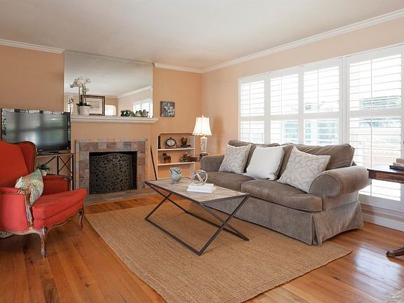 4th image of 916 Carolan Ave