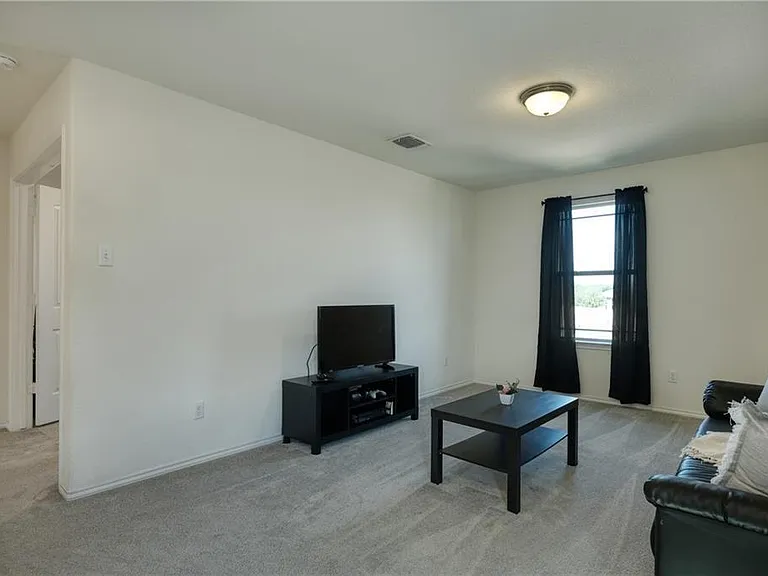 521 Bradford Ln — Photo 45