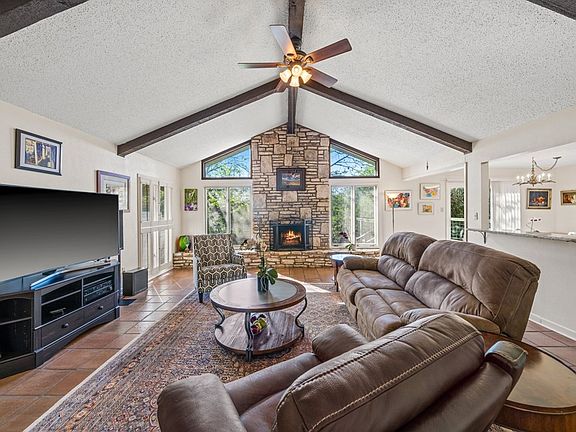 5th image of 222 Galbraith Ave