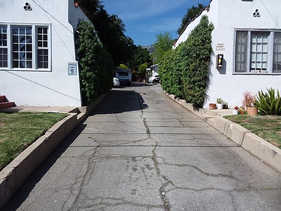3rd image of 111 & 1/2 E Pine St