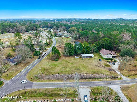 2nd image of 1085 Village Point Road SW