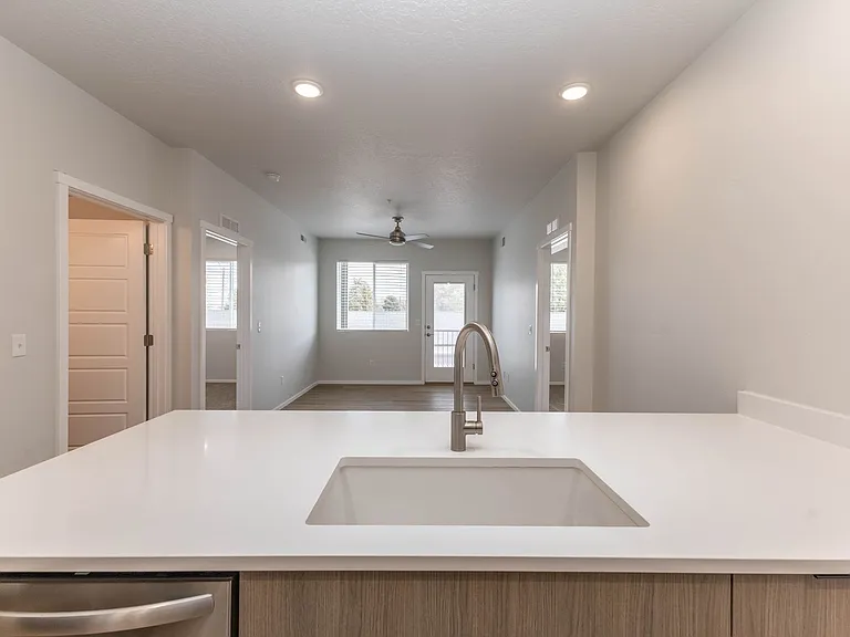 550 N Haskett St — Photo 5