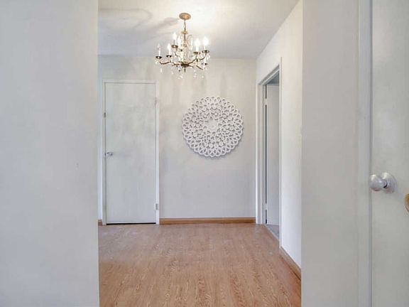5th image of 225 Morton Dr