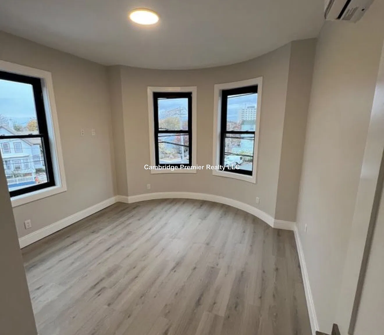 3 bed, $3,000 — Photo 2