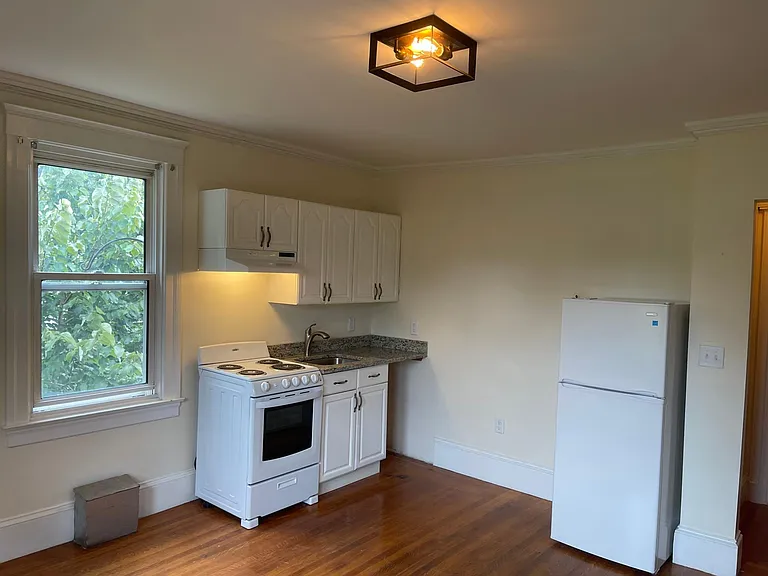 445 S Main St #5 — Photo 2