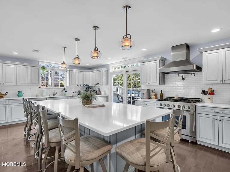 375 Kildare Dr — Photo 11