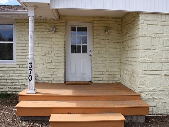 4th image of 370 Greenwood St