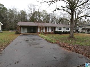 90 Kingsway Dr, Anniston, AL 36207