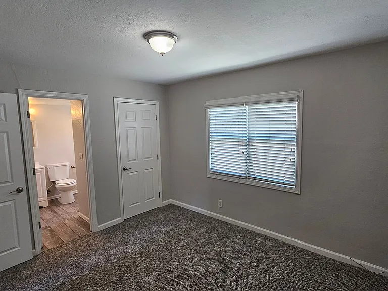 370 N Fair Oaks Ave — Photo 13
