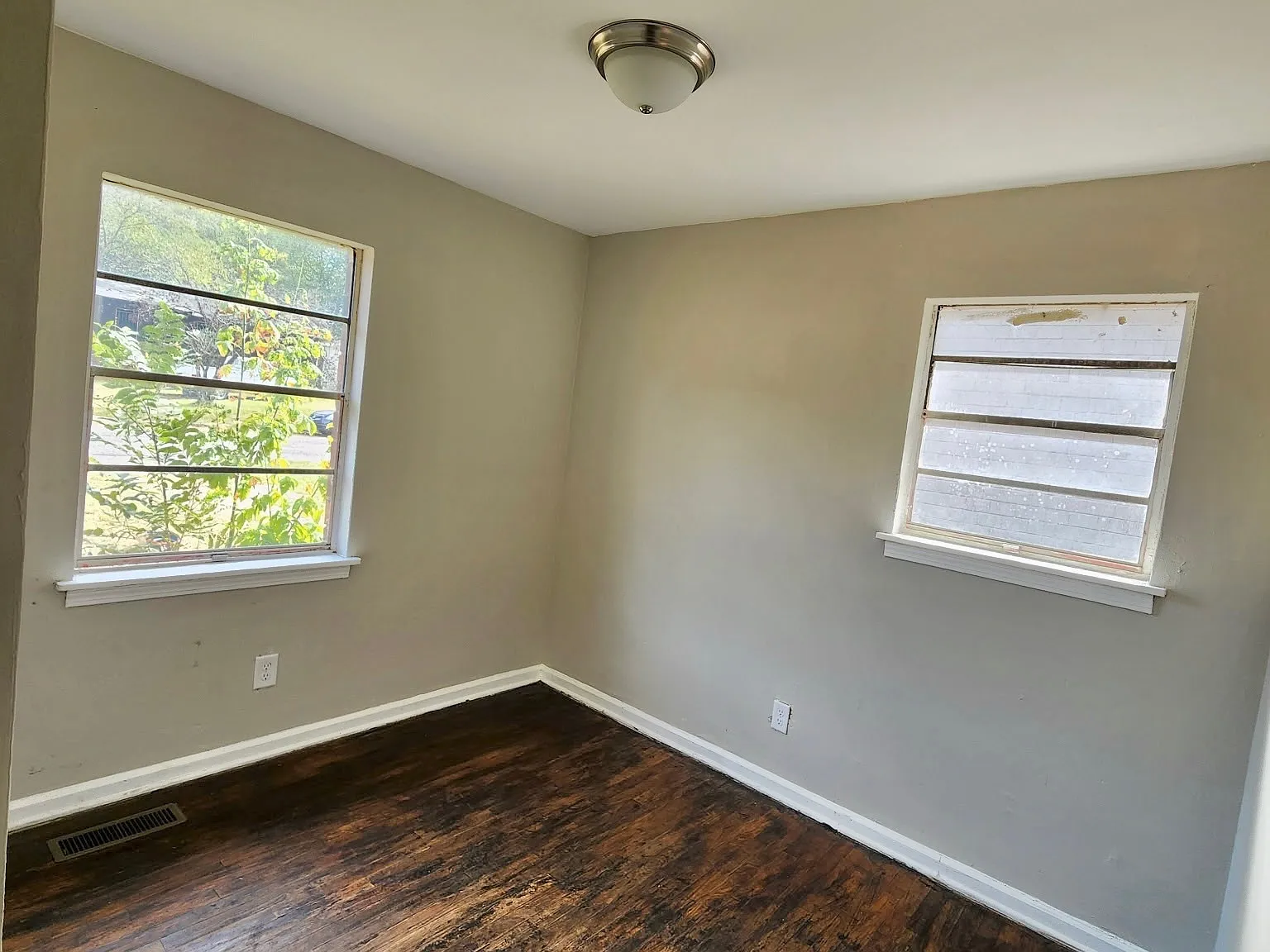 2804 32nd Way Southwest - 1 — Photo 2