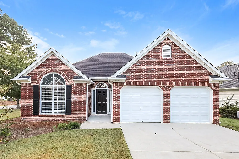 3 bed, 2.0 bath, 1543 sqft, $2,370 — Photo 1