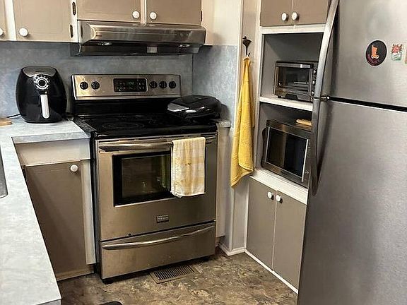 2nd image of 35 Cocos Plumosa Dr