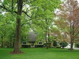 2S734 Horseshoe Dr, Batavia, IL 60510