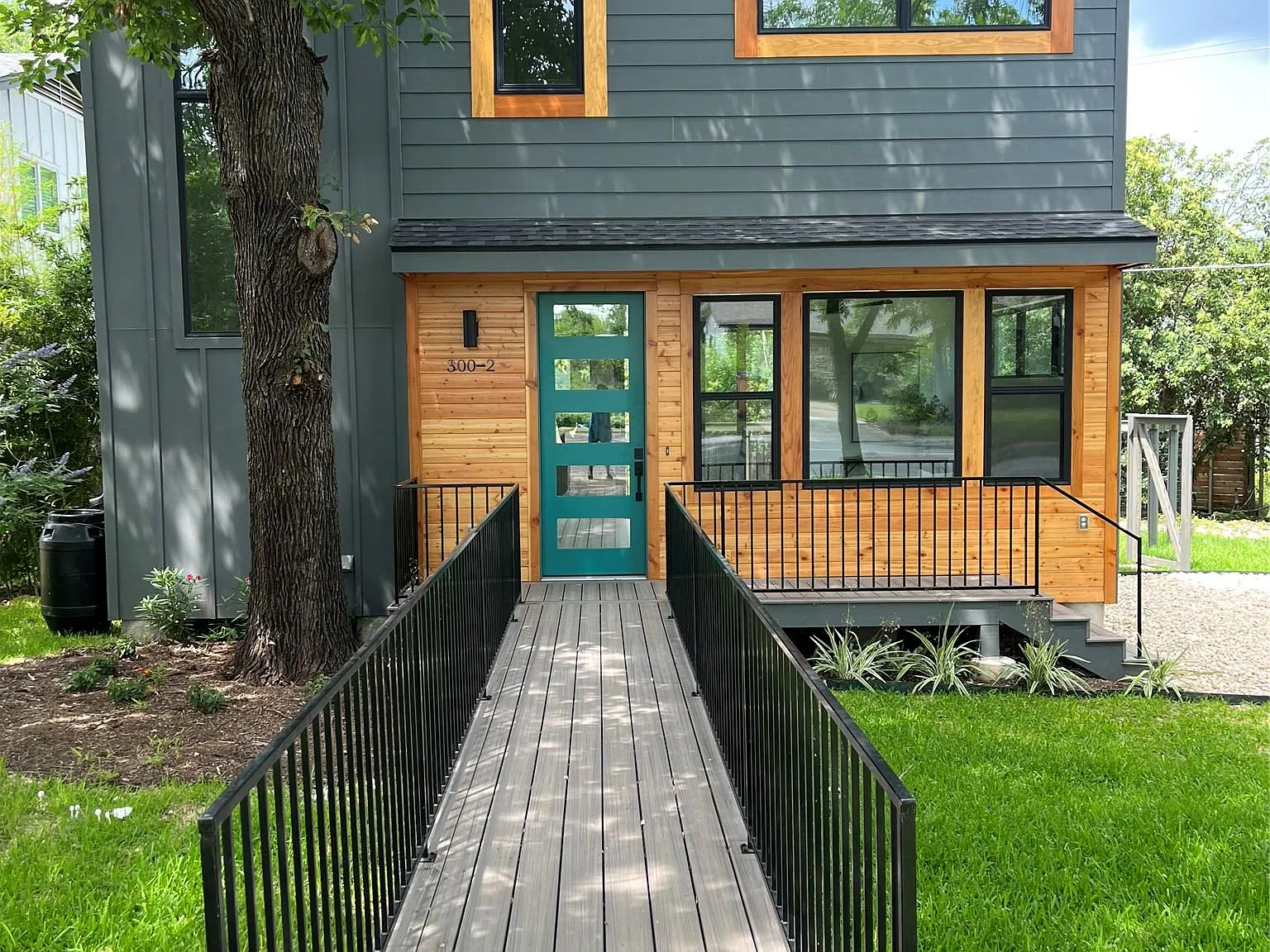 2 bed, 1.5 bath, 1100 sqft, $3,200 — Photo 3