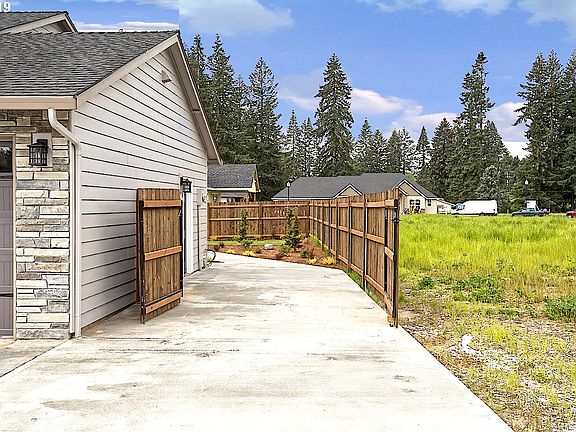 4th image of 2826 NE 9th Ave
