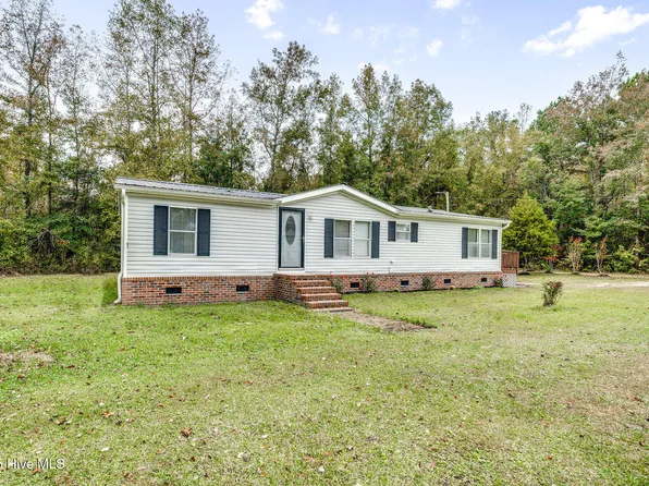 958 Walter Holmes Road, Maple Hill, NC 28454