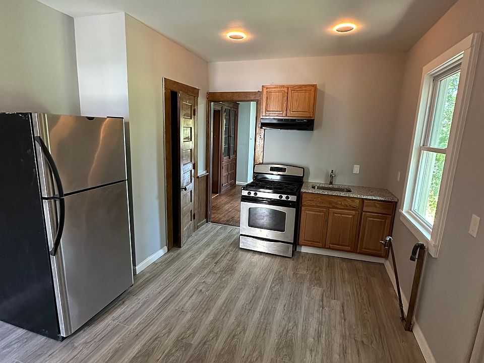 1st image of 114 Buckingham St Floor 2
