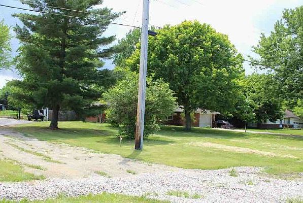 2nd image of 9860 Millard Rd