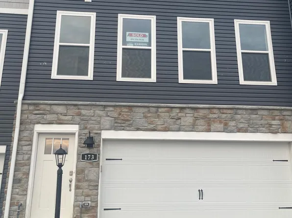 173 Sweetwater Dr, Coraopolis, PA 15108