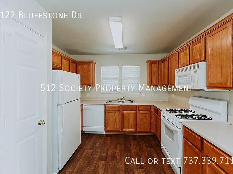 2122 Bluffstone Dr — Photo 25