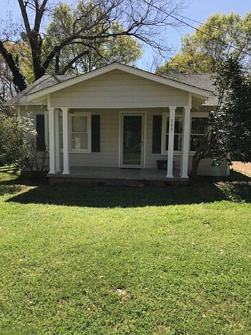 1st image of 702 E Brazos St