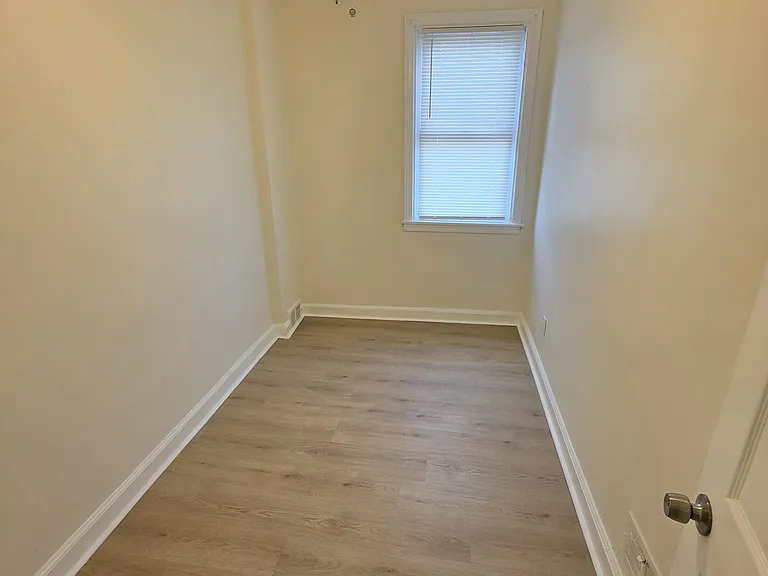 5449 Claridge St — Photo 12