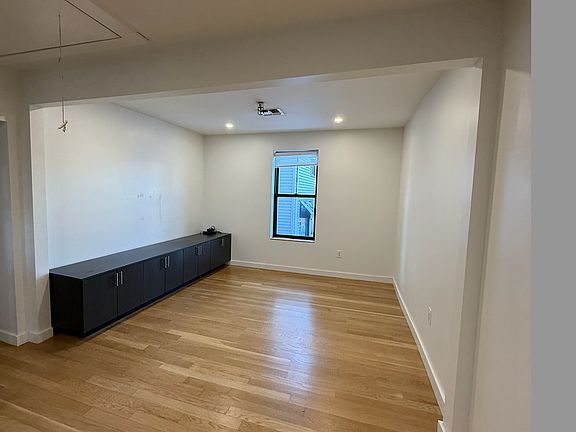 4th image of 63 Liberty St Floor 2