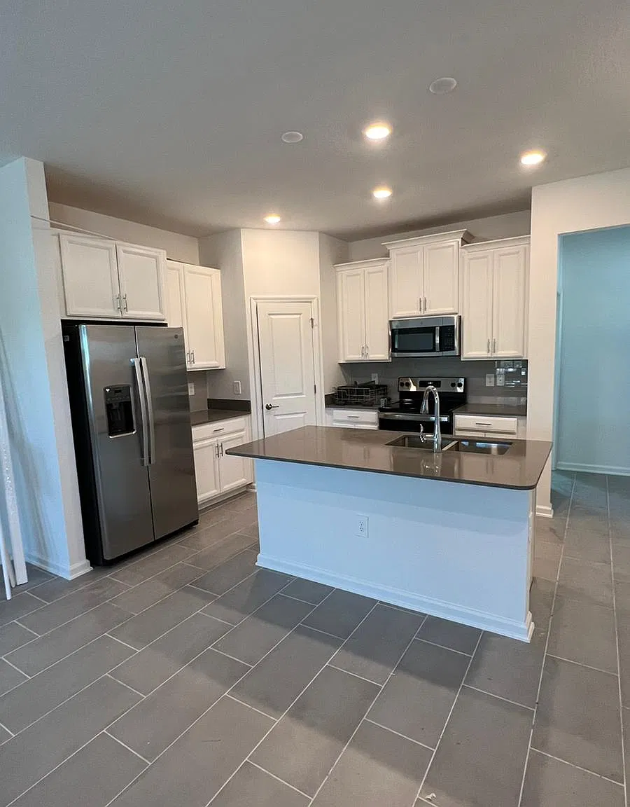 4 bed, 2044 sqft, $2,600 — Photo 3