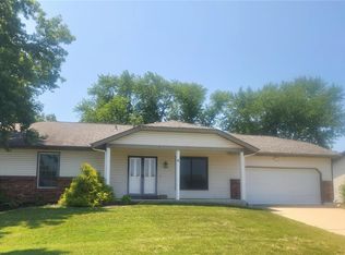 6 Steiert Dr, Saint Peters, MO 63376