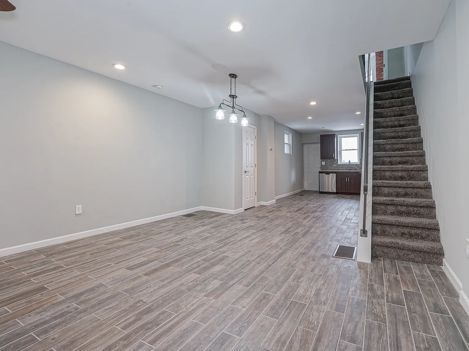 3 bed, 1.5 bath, 1300 sqft, $2,150 — Photo 3