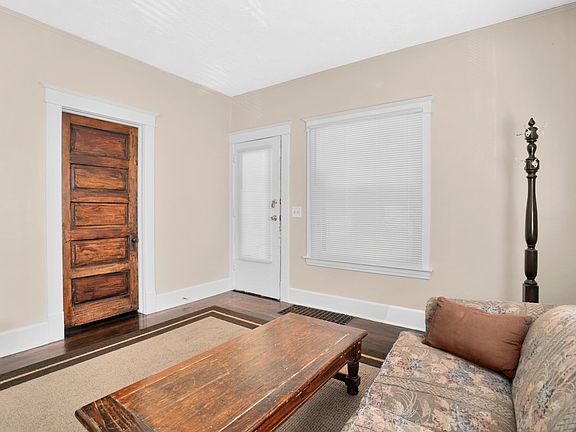 4th image of 553 Ira Ave