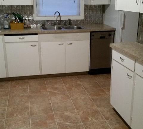 5th image of 900 E 12th St