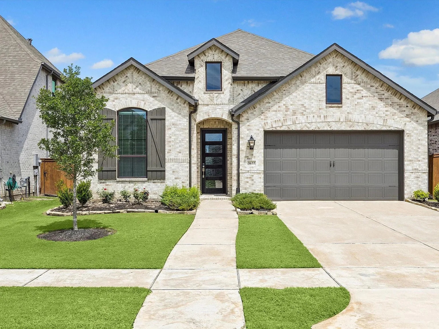 4 bed, 3.0 bath, 2581 sqft, $3,100 — Photo 1