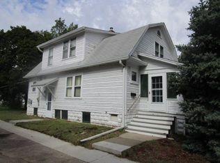 1106 S 2nd St, Fairfield, IA 52556