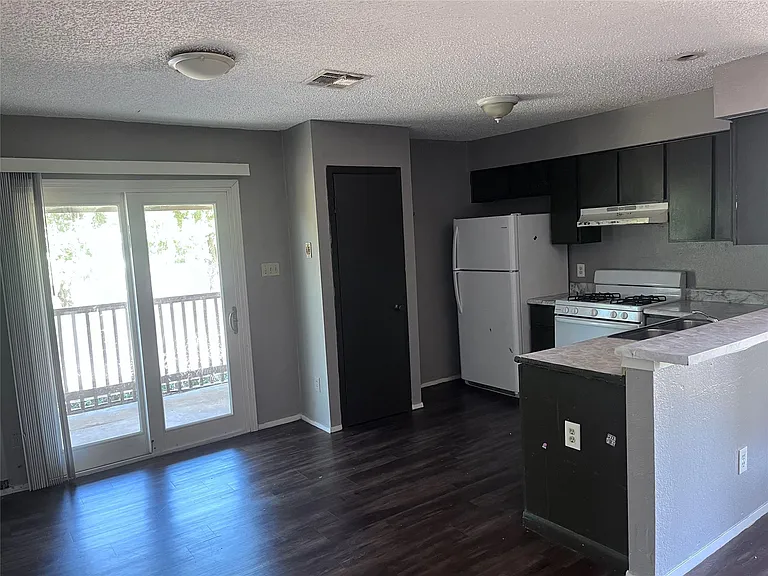 4910 Pepper Ln #D — Photo 6