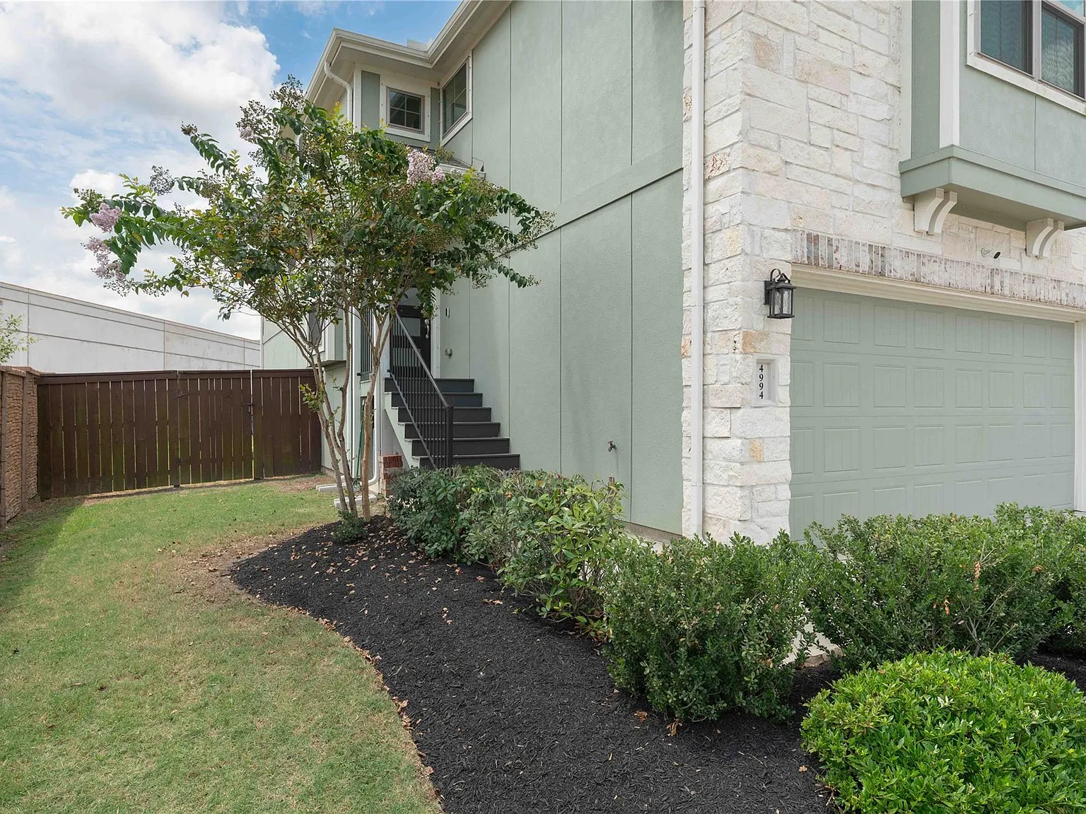 3 bed, 2.5 bath, 1920 sqft, $2,550 — Photo 3