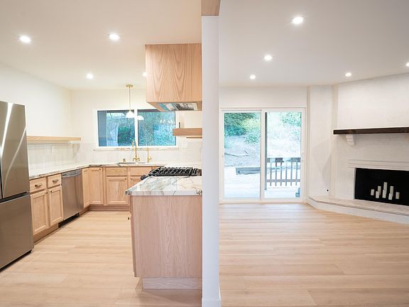 5th image of 1257 E Hillcrest Dr #A