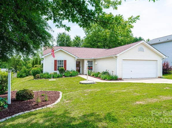 1957 8th Street Ln SE, Hickory, NC 28602