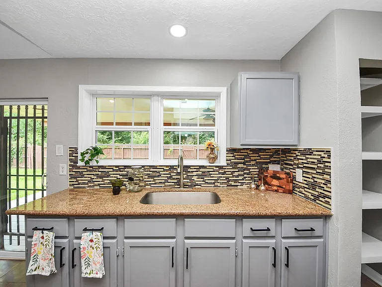 12623 Fern Forest Dr — Photo 14
