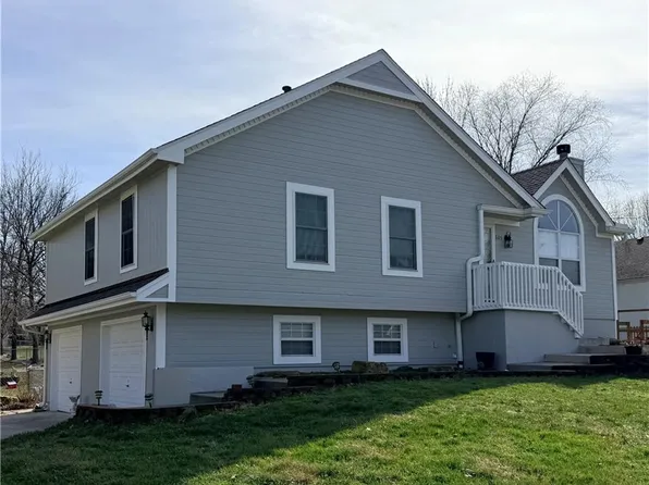 605 Oak Dr, Raymore, MO 64083