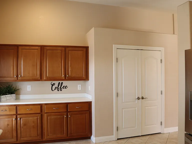COFFEE BAR & LARGE PANTRY